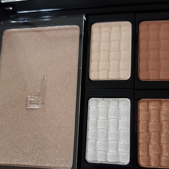 NIB Doucce eyeshadow palette - Picture 3 of 5